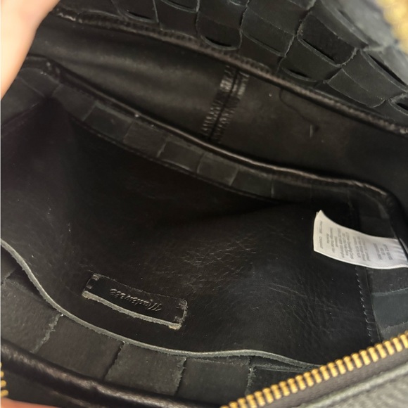 Madewell - Transport Black Leather Crossbody Bag - Picture 2 of 8